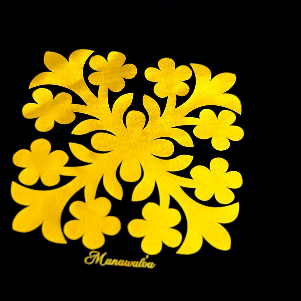 Brand, new Hawaiian quilt T-shirt
